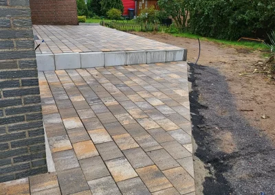 pflasterarbeiten an einer terasse